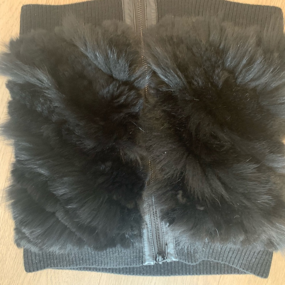 Elie Tahari rabbit fur scarf with zipper. In perfect condition.